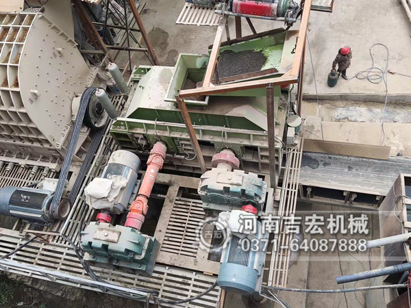 制砂设备用啥好-用E尊国际液压对辊破碎机啊！